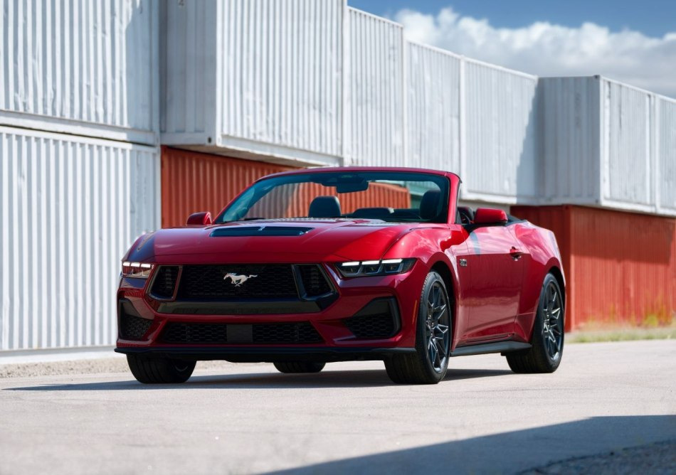 7. paaudzes Ford Mustang Convertible apskats