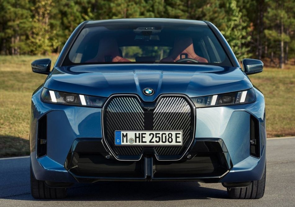 Atjauninātā elektriskā krosovers BMW iX 2025 apskats