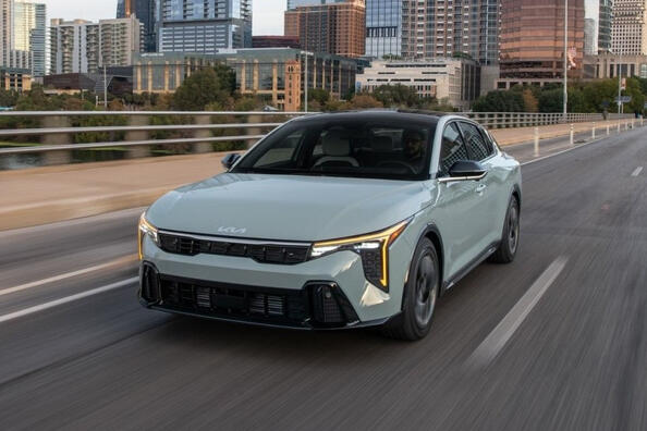 Kia K4 otrās paaudzes apskats: stils, tehnoloģijas un plašums Foto 5