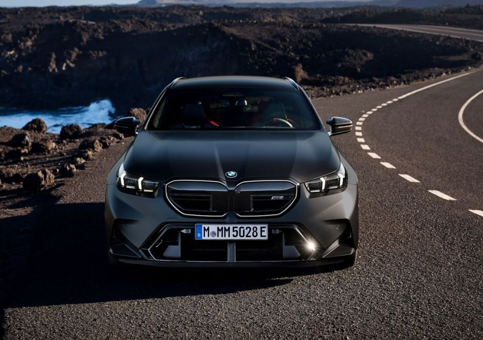 BMW M5 Touring 2024 sporta universāļa apskats