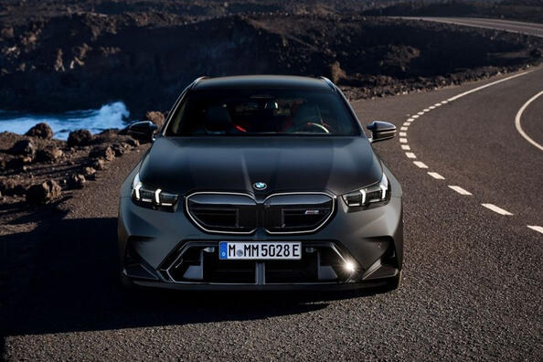 BMW M5 Touring 2024 sporta universāļa apskats