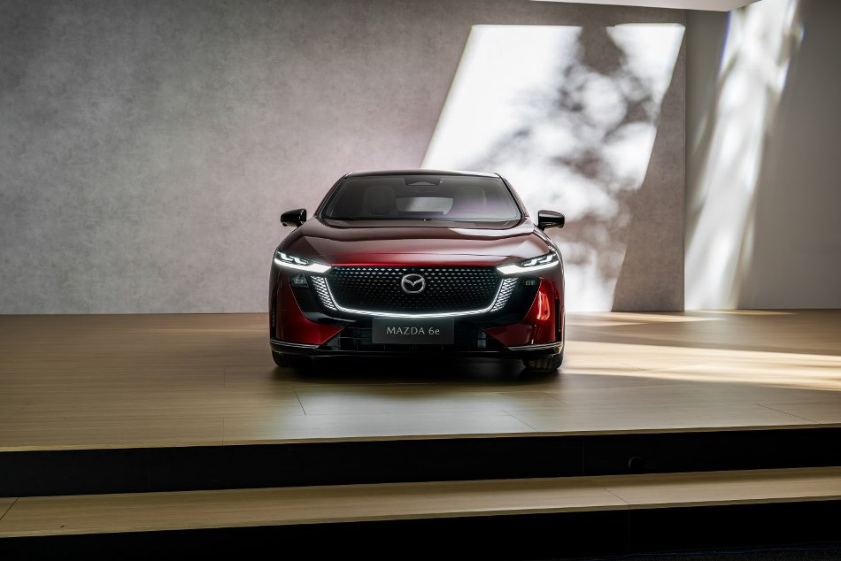 Apskats: jaunais elektromobilis Mazda 6e