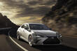 Lexus ES: biznesa klases sedana apskats foto 1