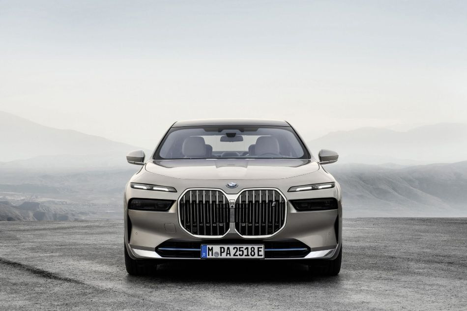 BMW i7: flagmaņa elektriskā sedana apskats