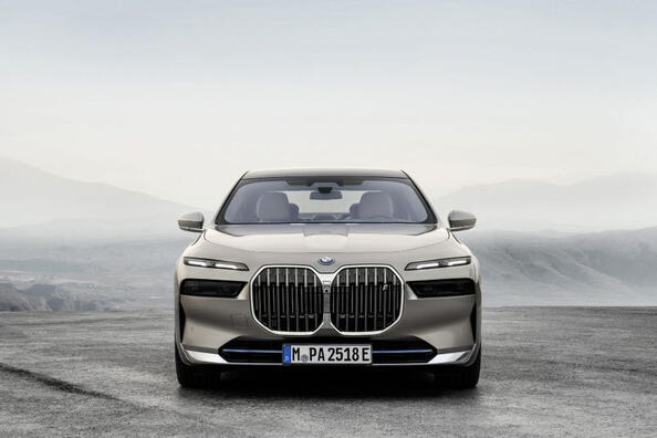 BMW i7: flagmaņa elektriskā sedana apskats