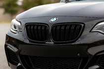 BMW 2. sērija F22/F23 2014–2021 Nieres restes M-Look (spīdīgi melnas) foto 1