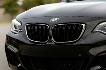 BMW 2. sērija F22/F23 2014–2021 M-Look nieru restes (spīdīgi melnas ar hroma apmali) foto 1