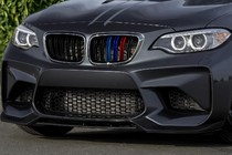 BMW 2. sērija F22/F23 2014–2021 Nieru restes M-Look (M-Color ar hromētu apmali) foto 1