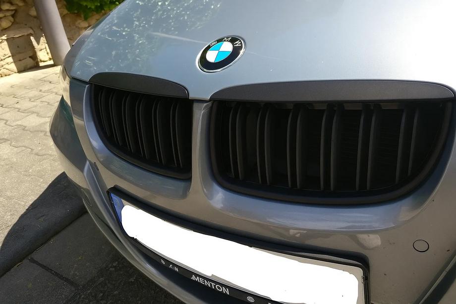 BMW 3. sērija E90/E91 2005–2011 Radiatora reste M-Look (E-90/91 2005-2008, matēti melna) Image