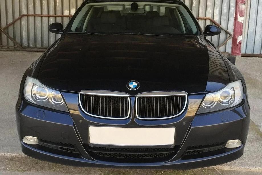 BMW 3. sērija E90/E91 2005–2011 M-Look nieru restes (E-90/91 2005-2008, melns spīdīgs ar hroma apmali) Foto 1