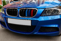 BMW 3. sērija E90/E91 2005–2011 M-Look nieru restes (priekš E-90/91 2008-2011, M-Color ar hromētu apmali) foto 1