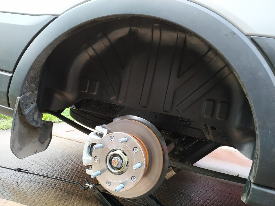 Kāpēc automobilim vajadzīgi riteņu arku ieliktņi?