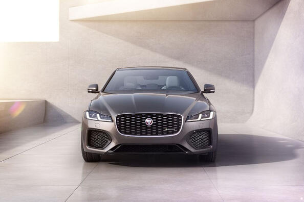 Jaguar XF (X260): stilīga premium sedana apskats Foto 1