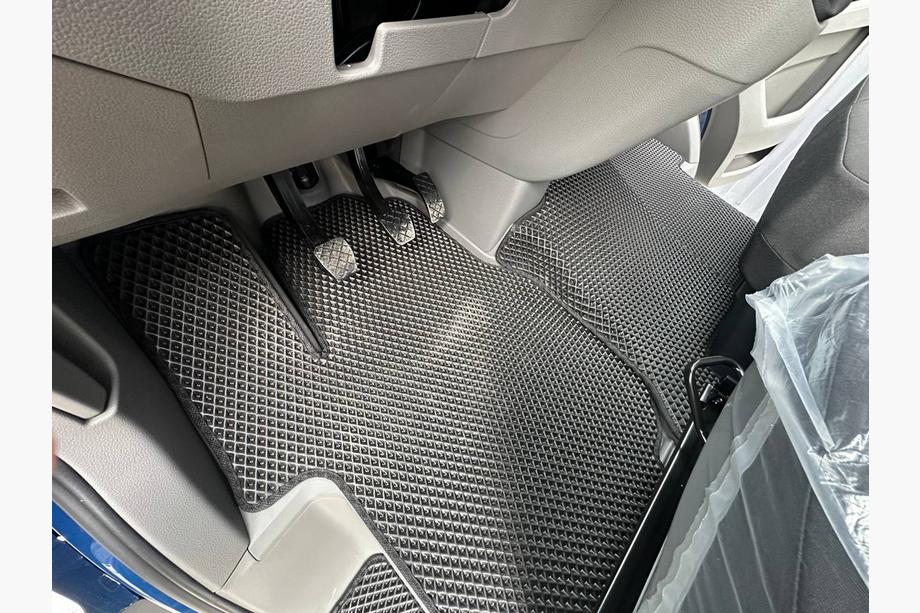 Volkswagen Crafter 2016– Salona grīdas paklājiņi 2024+ (3 gab., EVA, melni) Image