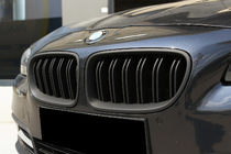 BMW 5. sērija F10/F11 2010–2016 M-Look nieru restes (matēti melna) foto 1