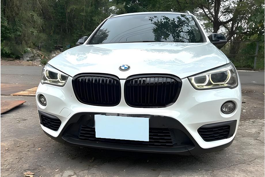 BMW X1 F48 2015–2022 M-Look nieru režģi (2015-2019, spīdīgi melns) Image
