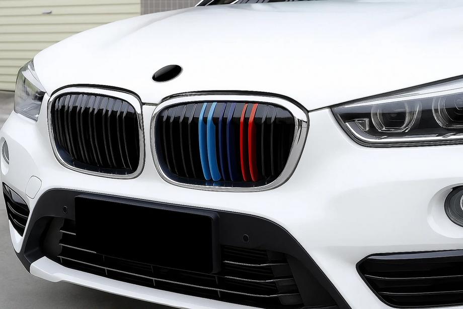 BMW X1 F48 2015–2022 M-Look nieru režģi (2015-2019, M-Color ar hroma apmali) Image