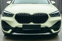 BMW X1 F48 2015–2022 Nieru reste M-Look (2020-2022, melns spīdīgs) foto 1