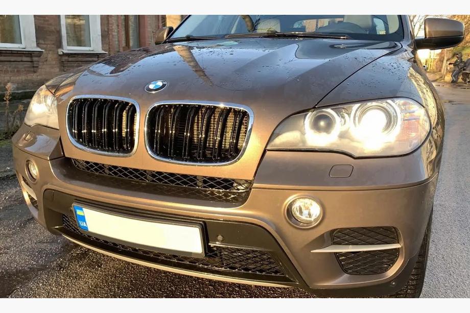 BMW X5 E70 2007–2013 M-Look nieru restes (spīdīgi melnas ar hroma apmali) Image