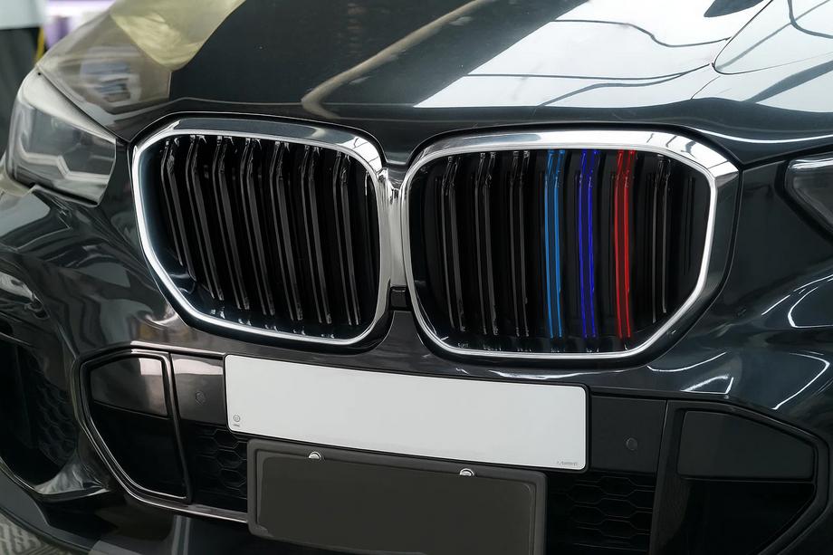 BMW X5 G05 2019–2026 Nieru restes M-Look (2019-2022, M-Color ar hromētu apmali) Image