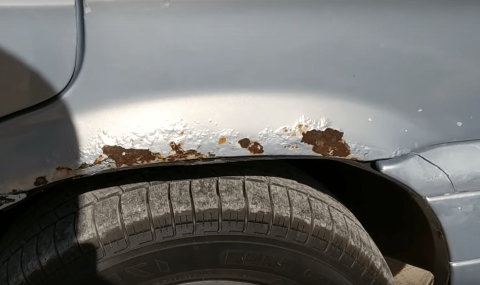 Cik bīstami ir 'rūsa plankumi' uz auto virsbūves?