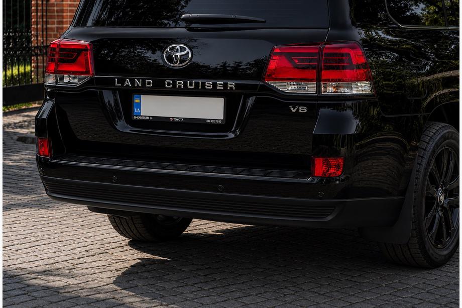Toyota Land Cruiser 200 2007–2021 Aizmugurējā difuzora uzlika bez hroma 2016-2021 (Executive 2019/2021) Melna krāsa Foto 2