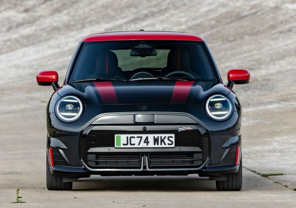 Apskats: elektriskais hečbeks MINI John Cooper Works Electric