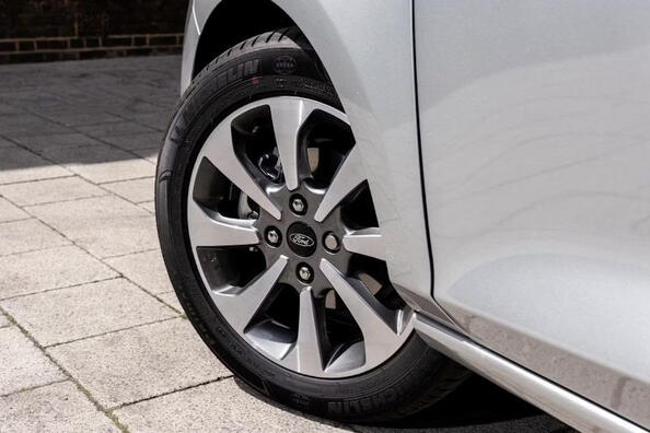 Lietie diski lietoti: ietaupījums vai risks jūsu auto?