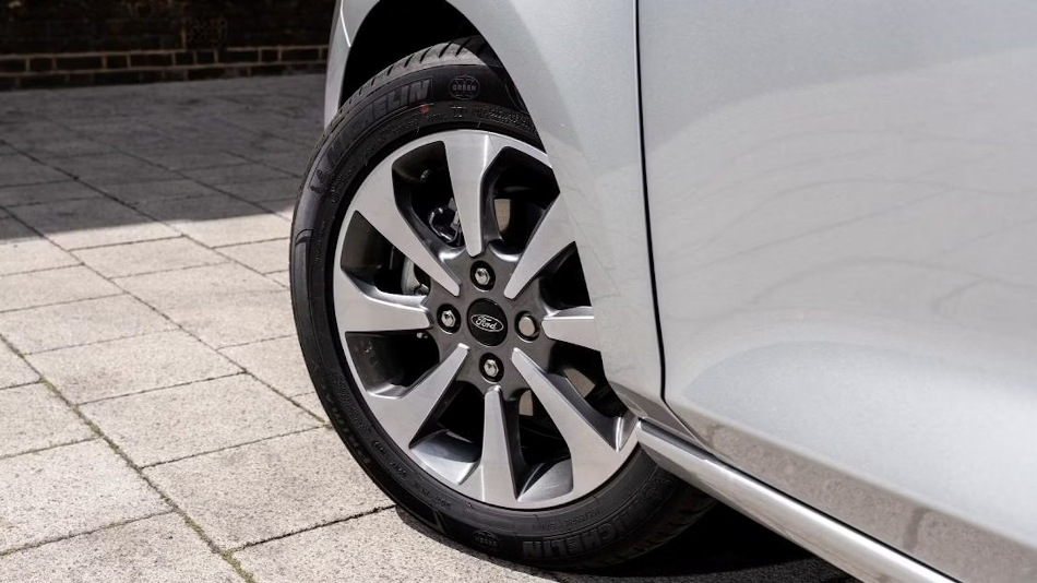 Lietie diski lietoti: ietaupījums vai risks jūsu auto?