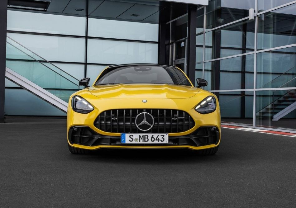 Mercedes-AMG GT Coupé apskats: sportisks spēks un elegance