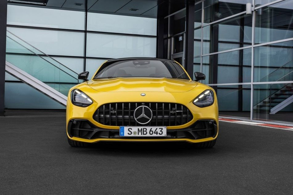 Mercedes-AMG GT Coupé apskats: sportisks spēks un elegance