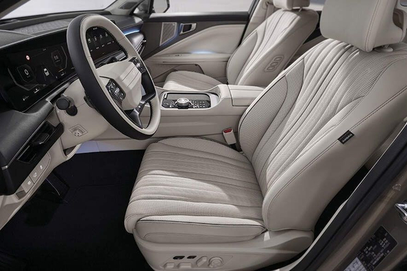 Kia K8 2025 apskats: atjaunināts sedans ar greznības pieskārienu Foto 5
