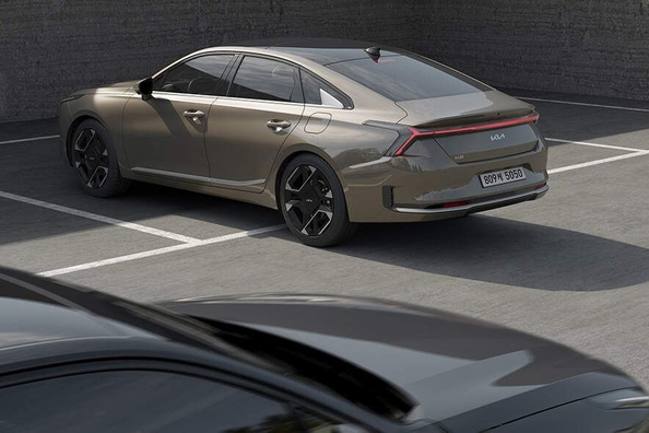 Kia K8 2025 apskats: atjaunināts sedans ar greznības pieskārienu Foto 4