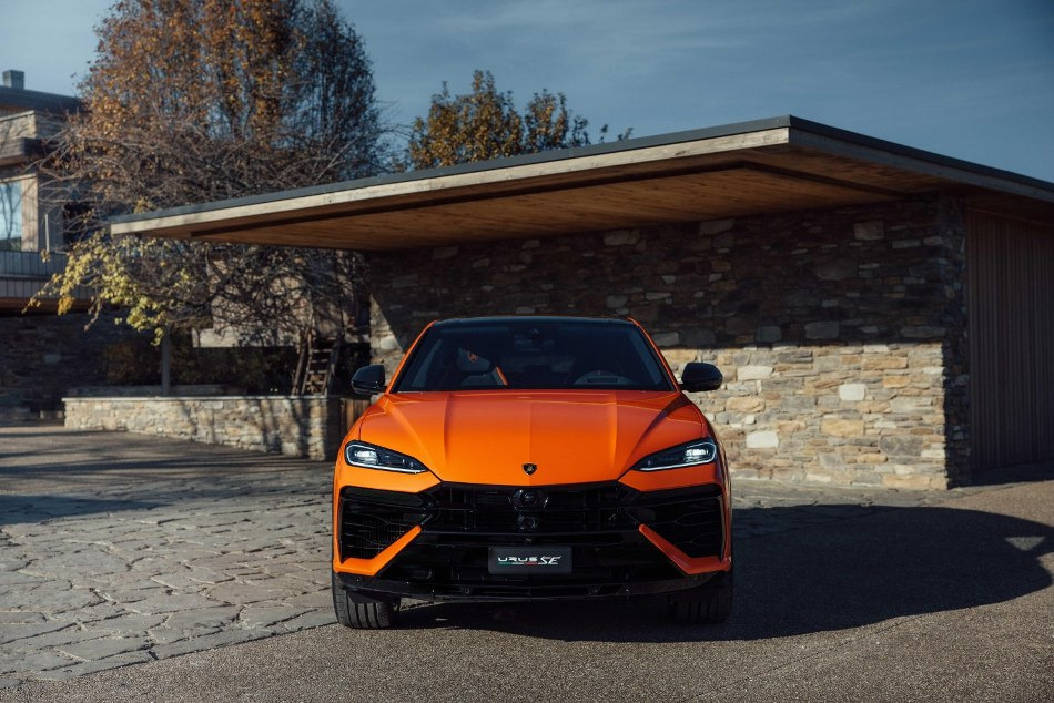 Lamborghini Urus 2025 apskats: hibrīda jauda super SUV