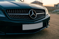 Mercedes SL R230 2001–2011 Priekšējā radiatora reste Diamond Black (2008-2011) foto 1