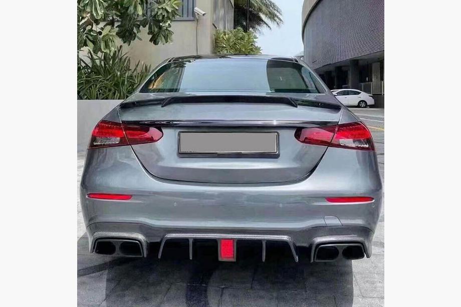 Mercedes E-klase W213 2016–2023 Spoileris V7 (Oglekļa šķiedra) Image