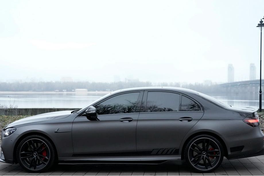 Mercedes E-klase W213 2016–2023 Sānu sliekšņi (2016-2019, Oglekļa šķiedra) Image