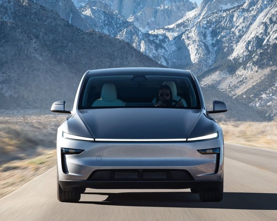 Tesla Model Y 2025 apskats: elektriskais krosovers jaunā līmenī