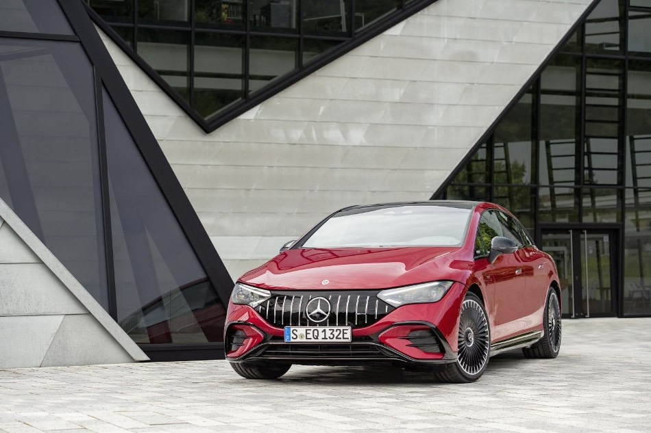 Mercedes-Benz EQE AMG (V295) elektriskā sedana apskats