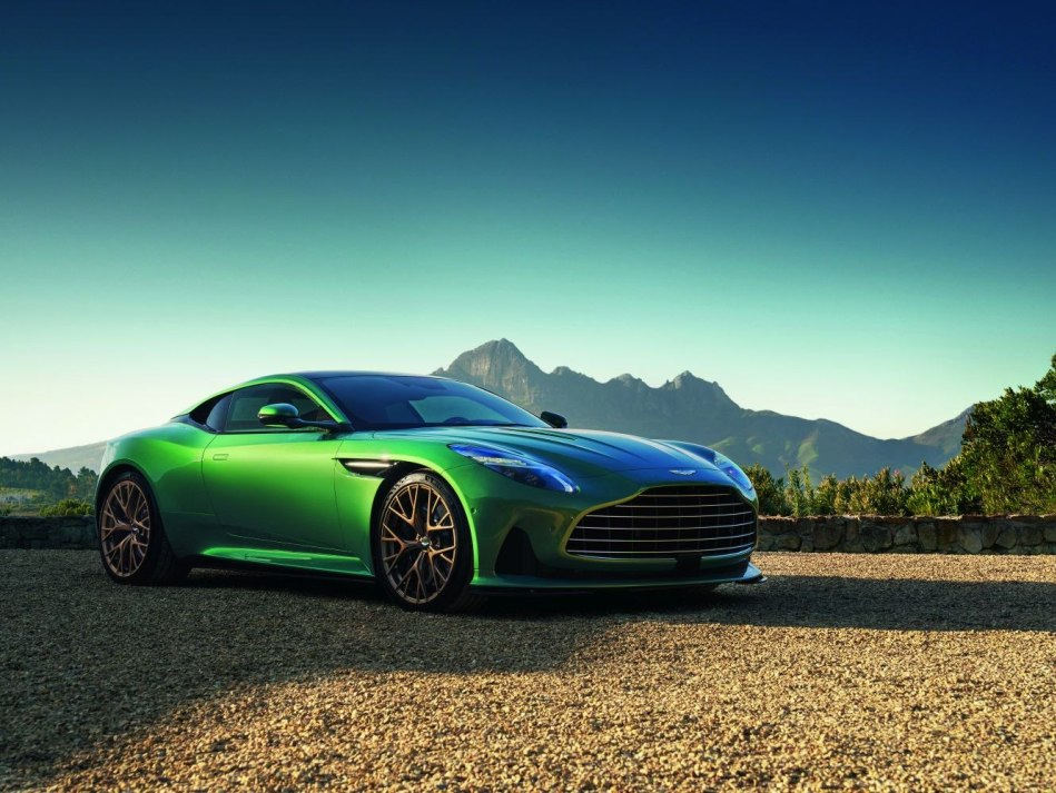 Aston Martin DB12 2024 sporta kupejas apskats