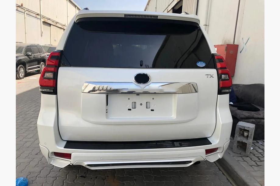 Toyota Land Cruiser Prado 150 2009–2023 Aizmugurējā difuzora uzlika 3 daļās TRD (2017+) Balta Image