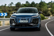 Audi SQ6 Sportback e-tron sportiskā kupejas tipa krosovers: apskats foto 2