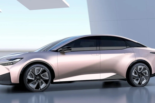 Toyota bZ3 elektriskā sedana apskats