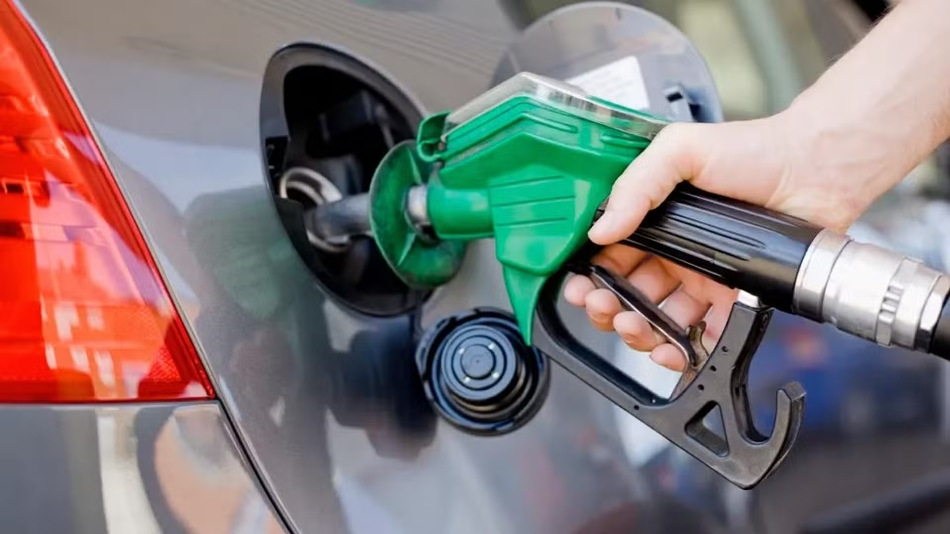 Ar kādu piedziņu auto patērē vismazāk degvielas?