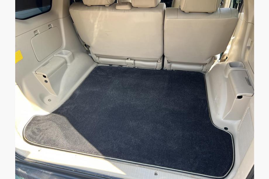 Toyota Land Cruiser Prado 120 2002–2009 Premium tekstila bagāžnieka paklājiņš – melns (5 vai 7 sēdvietas) Image