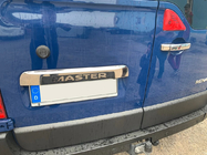 Nissan NV400 2010–2024 Nerūsējošā tērauda līste virs numura zīmes foto 1