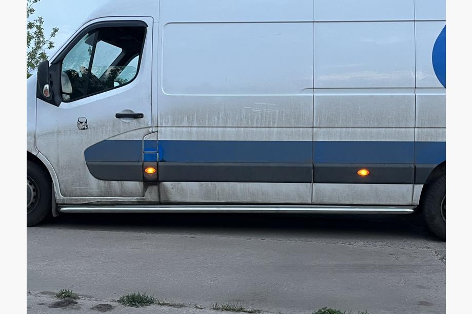 Nissan NV400 2010–2024 Premium sānu sliekšņi (2 gab., nerūsējošais tērauds) Ø60 mm, vidējā garenbāze Foto 3