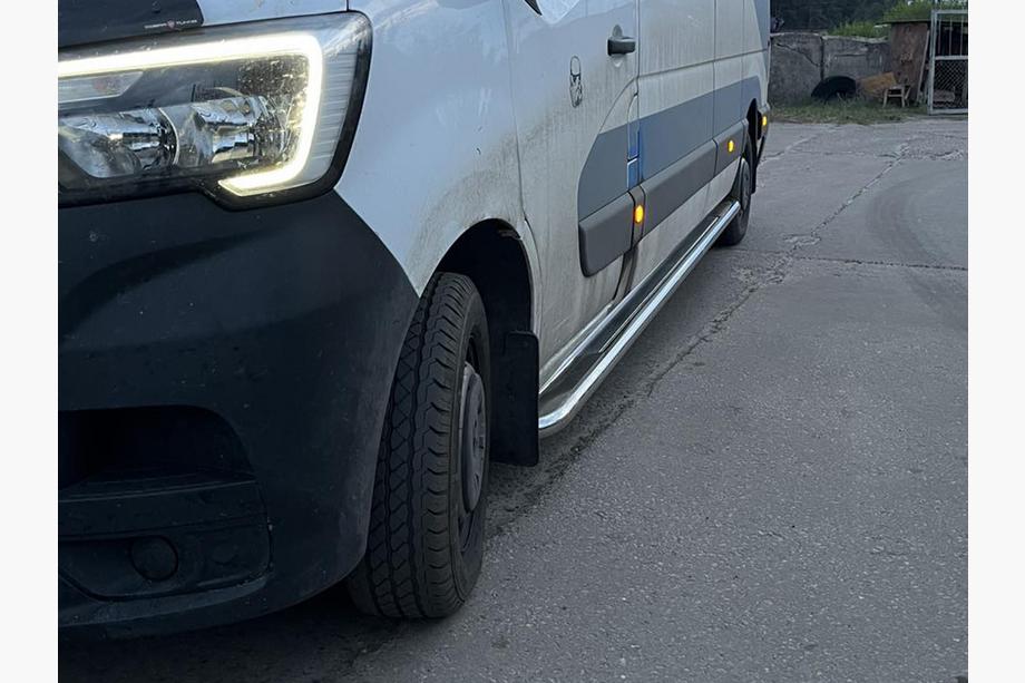 Nissan NV400 2010–2024 Premium sānu sliekšņi (2 gab., nerūsējošais tērauds) Ø60 mm, vidējā garenbāze Foto 5
