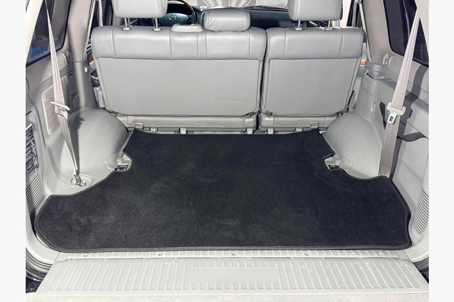 Toyota Land Cruiser 100 1998–2007 Tekstila bagāžnieka paklājs Classic, 2 gab., melns (7 vietas) Image