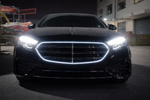 Mercedes E-class W214 2023– Priekšējā radiatora reste W223 AMG-Line stilā ar LED foto 1